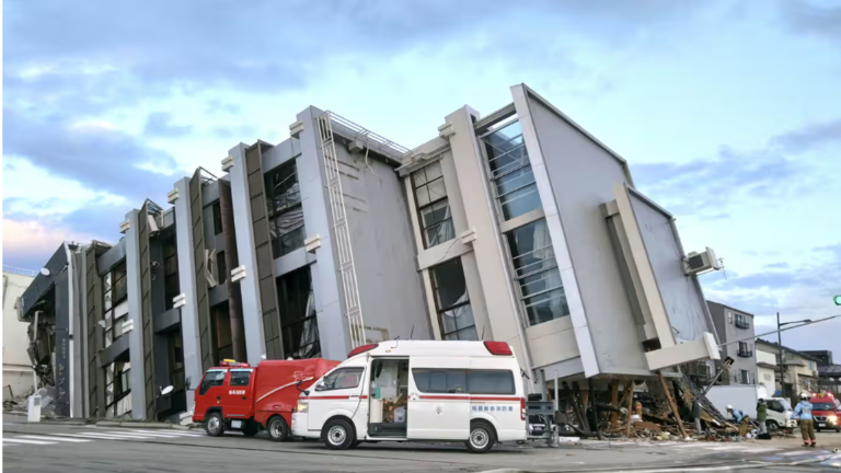  رئيس وزراء اليابان: الزلازل تسببت بسقوط «عدد كبير من الضحايا» وأضرار جسيمة